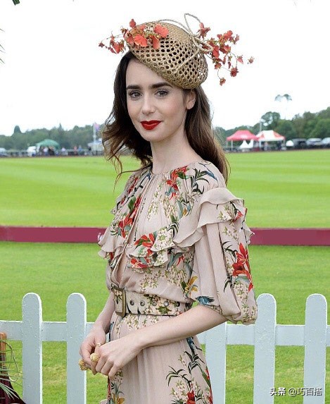 时尚优雅碎花裙,碎花裙这样穿气质又温柔