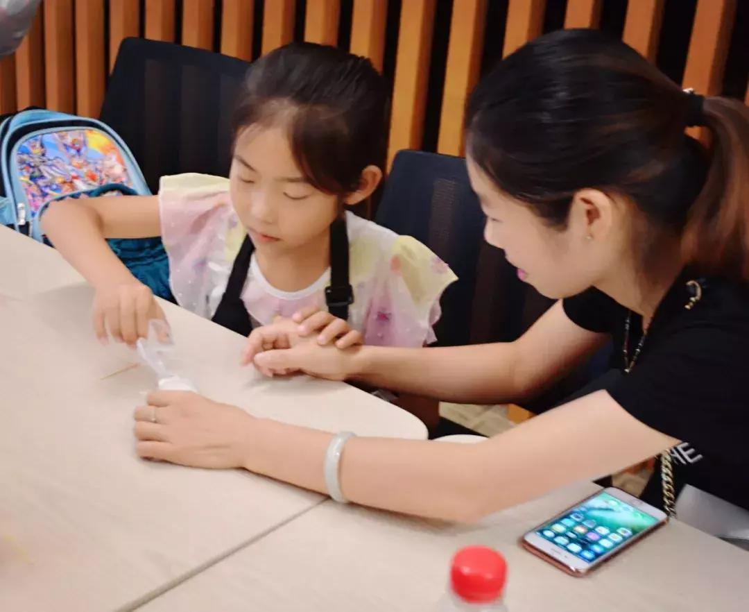 天哪！大家今天都化身为小女巫啦！