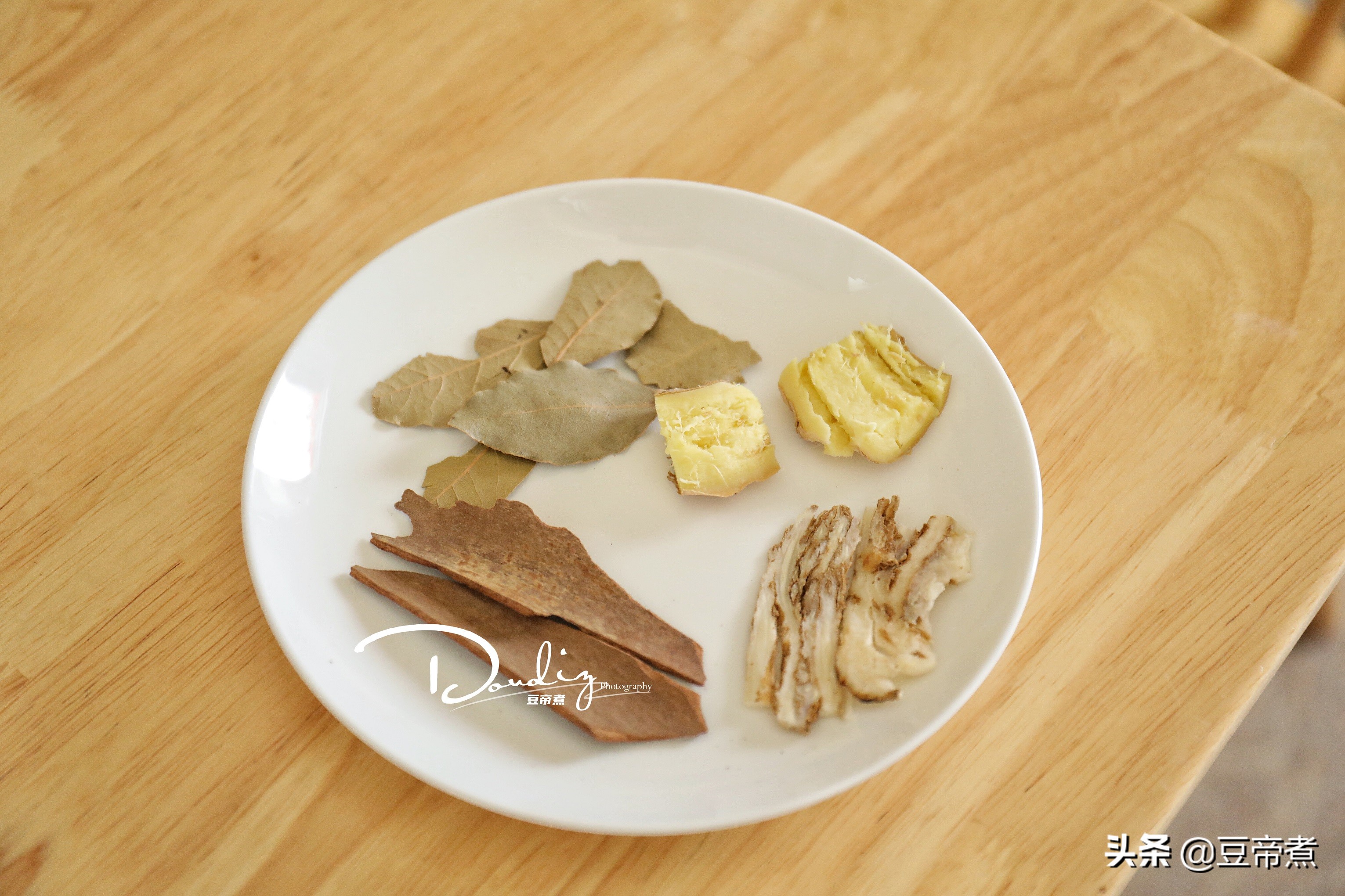 八十年代特色老盒饭,八零年代铁饭盒便当