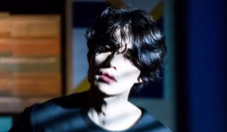 李栋旭穿绿色卫衣,李栋旭不老容颜