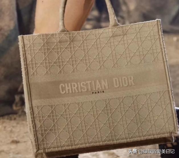 十大知名包包品牌大全 (最实用的包包品牌排行前十名)