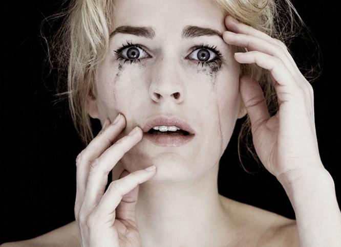 画好眼妆眼线不晕染的关键所在,内双画眼线总是晕染