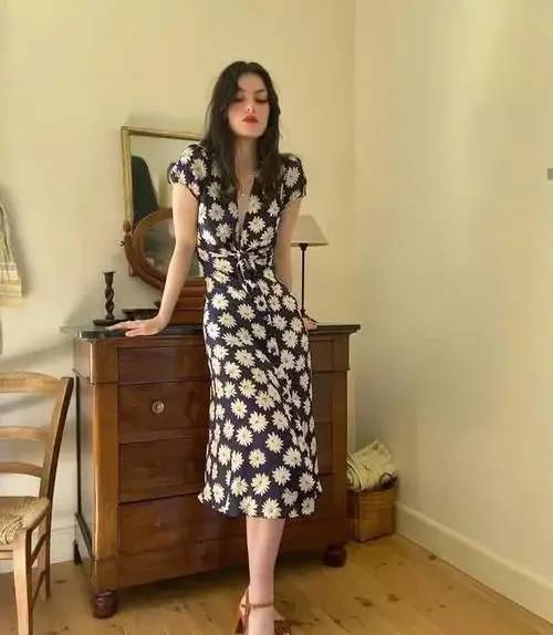 半身法式碎花裙怎么搭配好看,法式碎花裙搭配图片大全