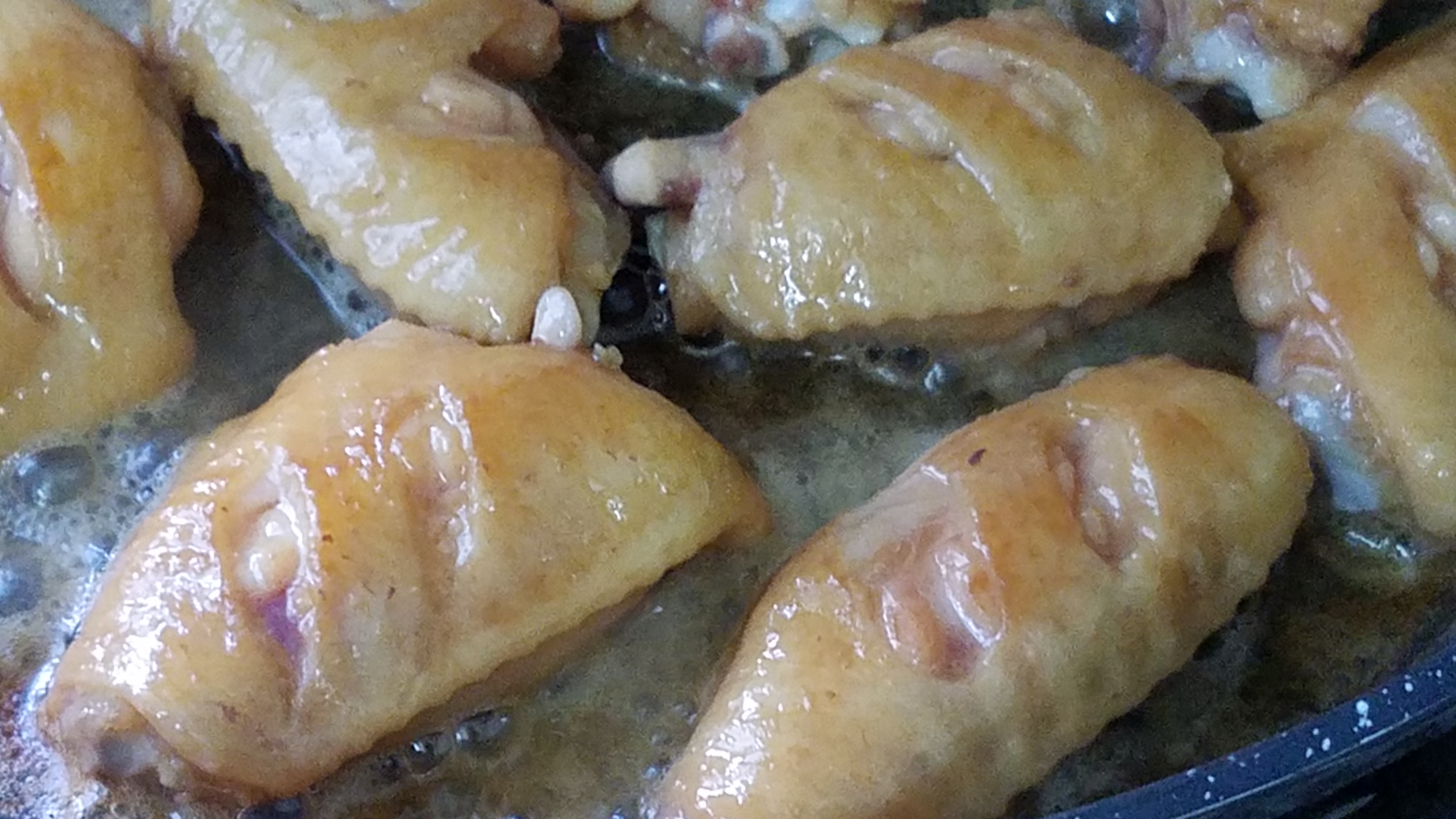 香喷喷的烤鸡奥尔良鸡翅,在家也能做香喷喷的鸡翅包饭