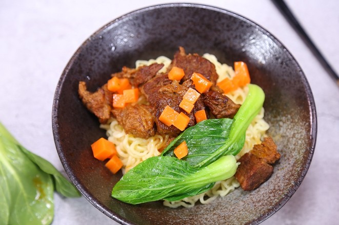 店里牛肉面30一碗，自己做30块全家吃个痛快，牛肉随便添