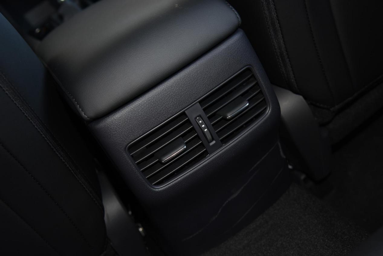 昂克赛拉与同级对比安全性,昂克赛拉对比思域的优点