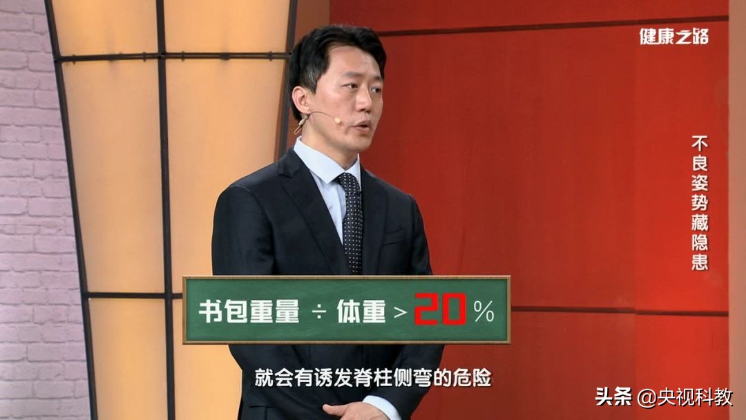 小孩驼背怎么矫正过来,孩子驼背可以按回去吗