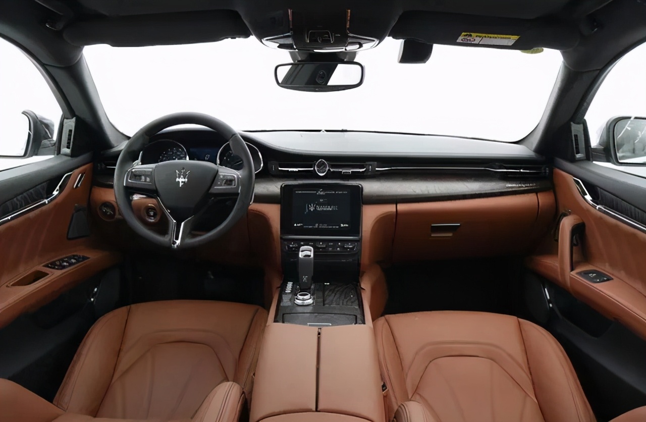 玛莎拉蒂档次为什么比保时捷高,玛莎拉蒂levante白色和保时捷卡宴