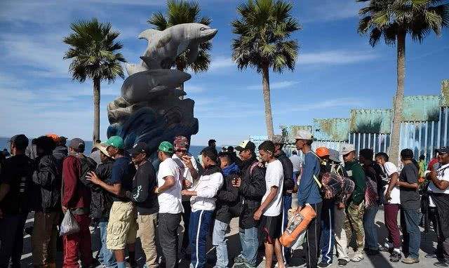 偷渡的墨西哥人，真的是美国的“吸血虫”吗