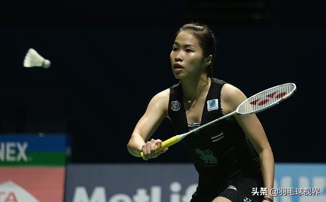 我们打羽毛球,彼此之间有一个“桥”,就是我们用手握着的球拍