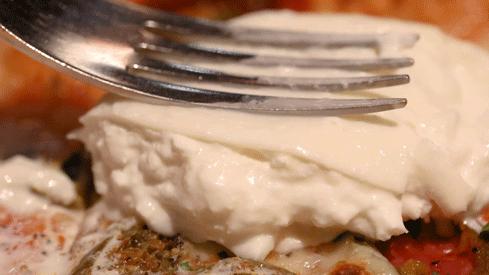 一挤就爆奶的超薄0.1pizza，被外国朋友吹上天