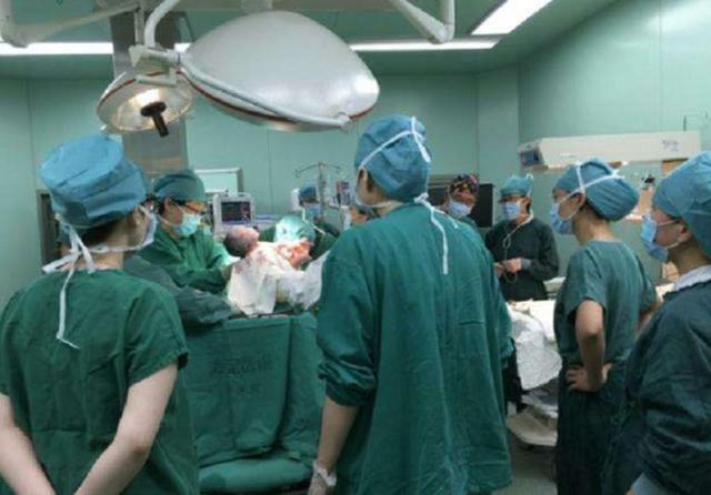 顺产没有一点尊严了,顺产无侧切的真实经历