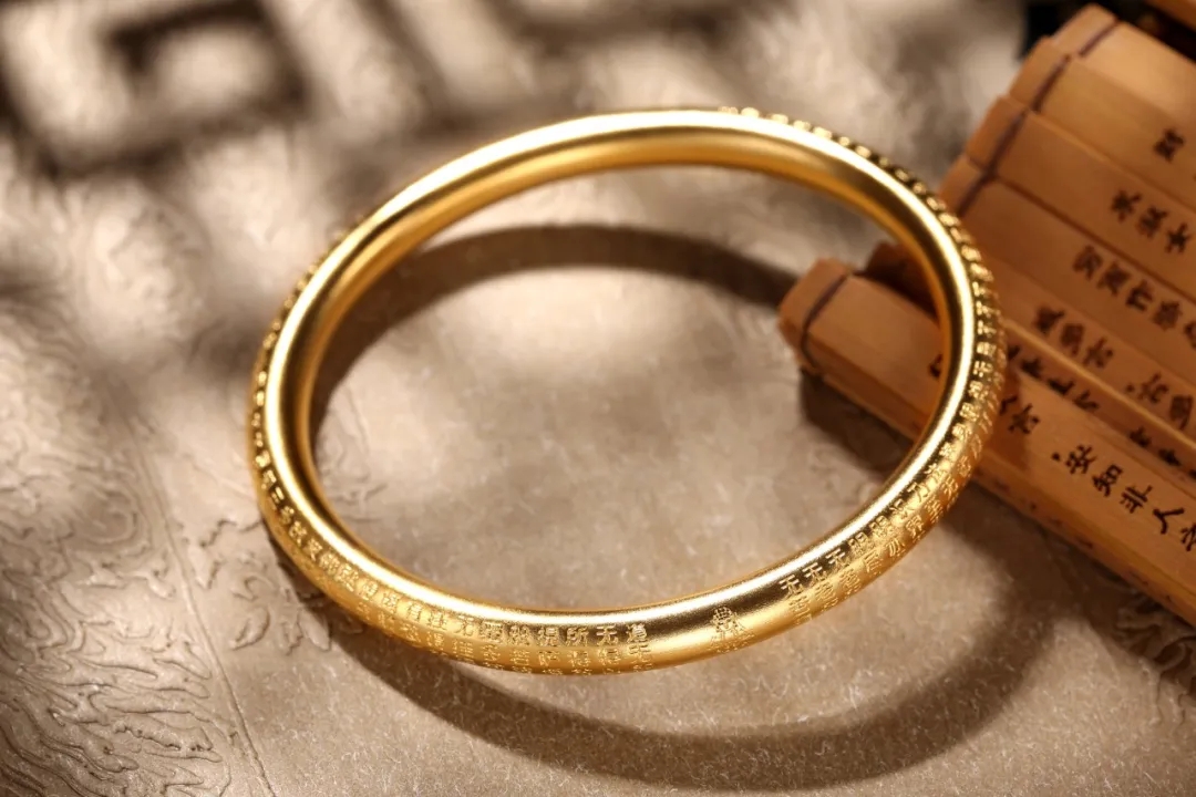 黄金手镯和翡翠手镯哪个保值,国际大牌翡翠手镯图片