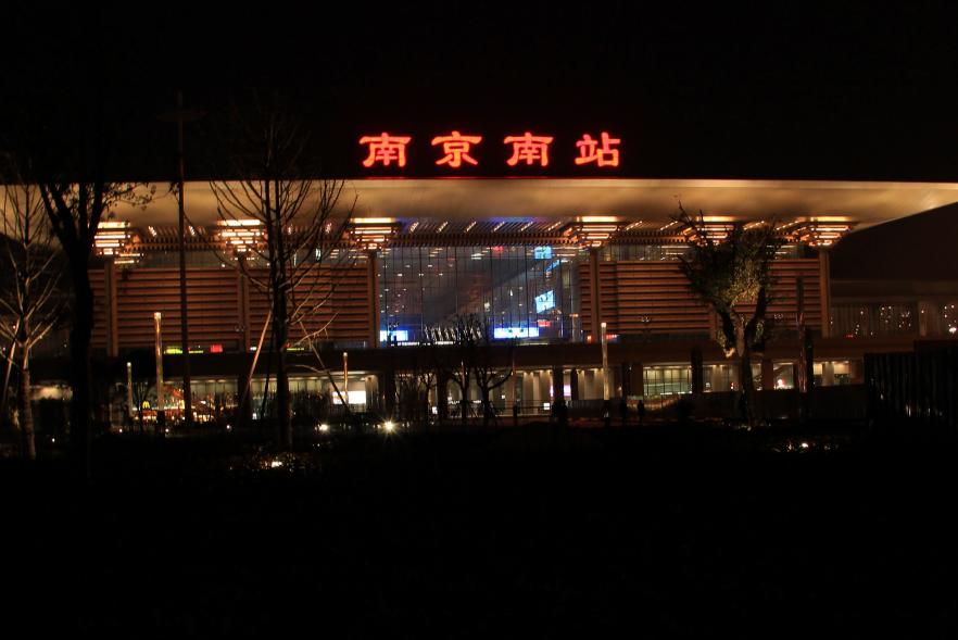 面积相当于一个国际标准的足球场,面积超过一个标准足球场