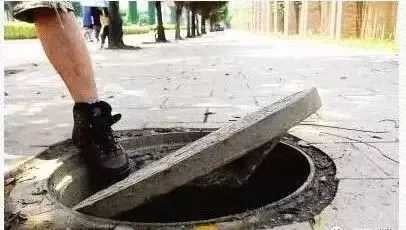 西安三岁小孩掉井瞬间视频,小孩掉井盖里面有什么危险