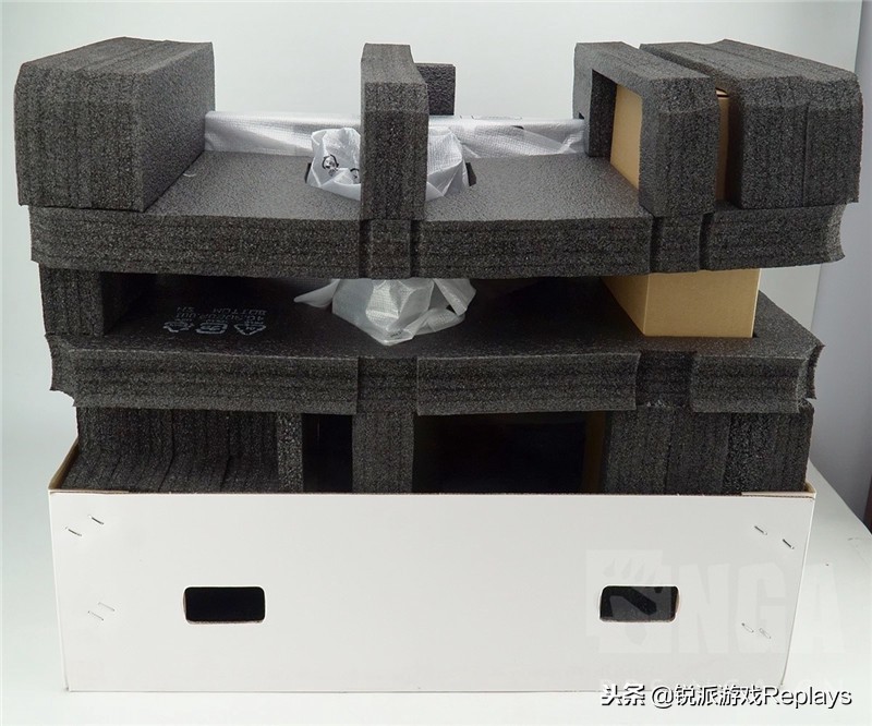 alienware外星人背部灯光,外星人全家桶颜值