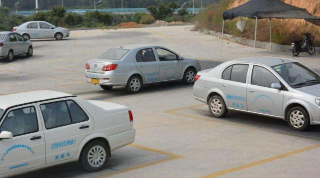 为什么最近这么多人考驾照,现在越来越少人考驾照