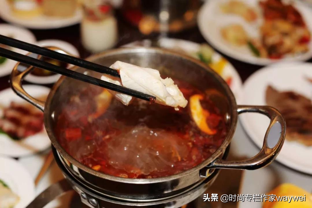 寒风飒飒,人类无法阻止火锅的蔓延势头了……