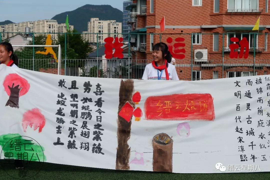 画一幅与校园足球有关的绘画,校园足球绘画又难又好看