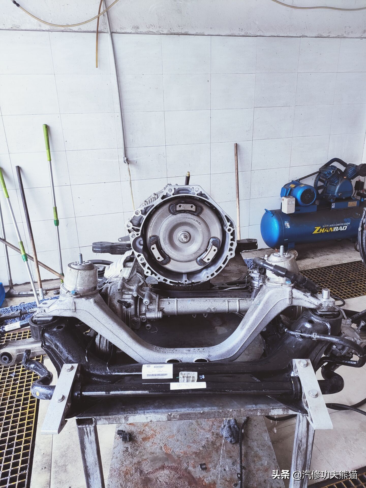 新款大众途锐烧机油吗,百万豪车为什么还烧机油