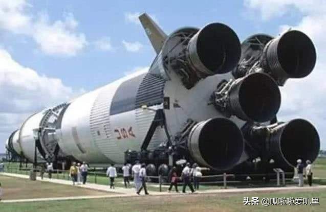 美国登月真的是在摄影棚里拍的吗,登月画面都是在好莱坞的摄影棚里