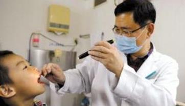 4岁儿子误把502滴进眼中,宝宝喝了502胶水怎么办