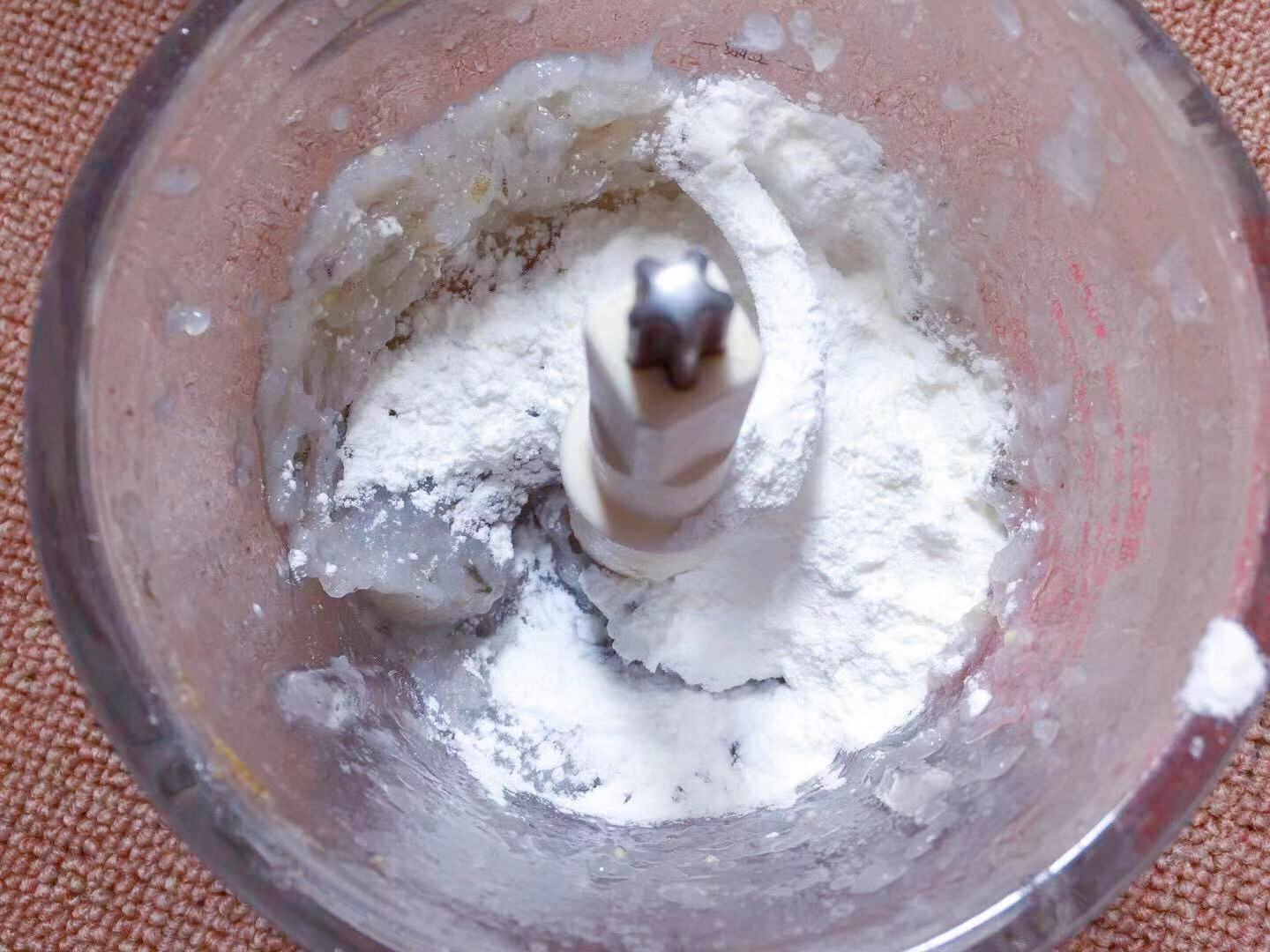 做好后瞬间就被娃爸抢走好几个，快收下这亲妈牌虾丸做法