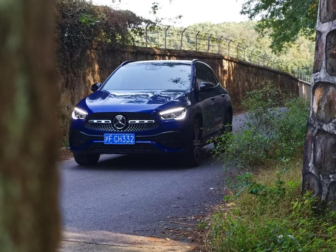 1.3升的排量对得起三叉星徽标么？试驾奔驰GLA2004MATIC