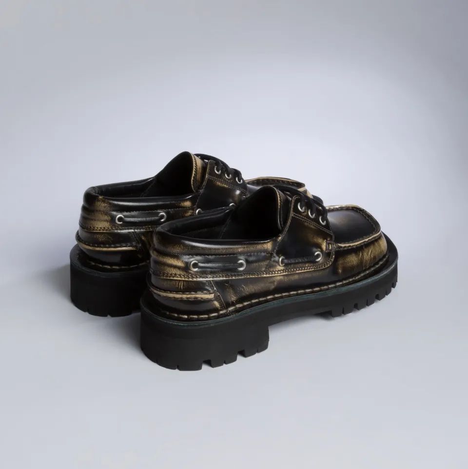 有买鞋焦虑的人看看它，让你的脚趾头也能穿上「极简」和「先锋」