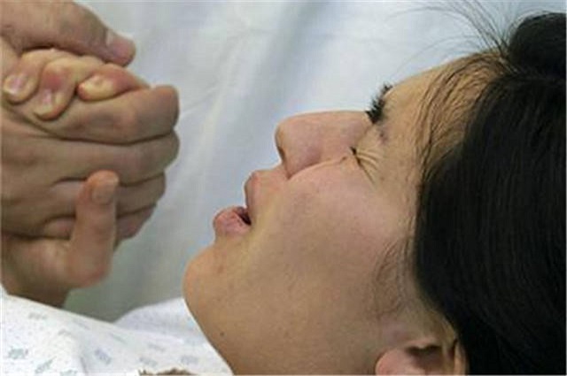 除了产房还能在哪里生孩子？一组图告诉你，大街和海里都可以