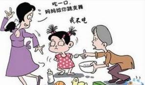 宝宝吃饭喜欢到处乱跑视频,宝宝吃饭坐不住总是跑怎么办