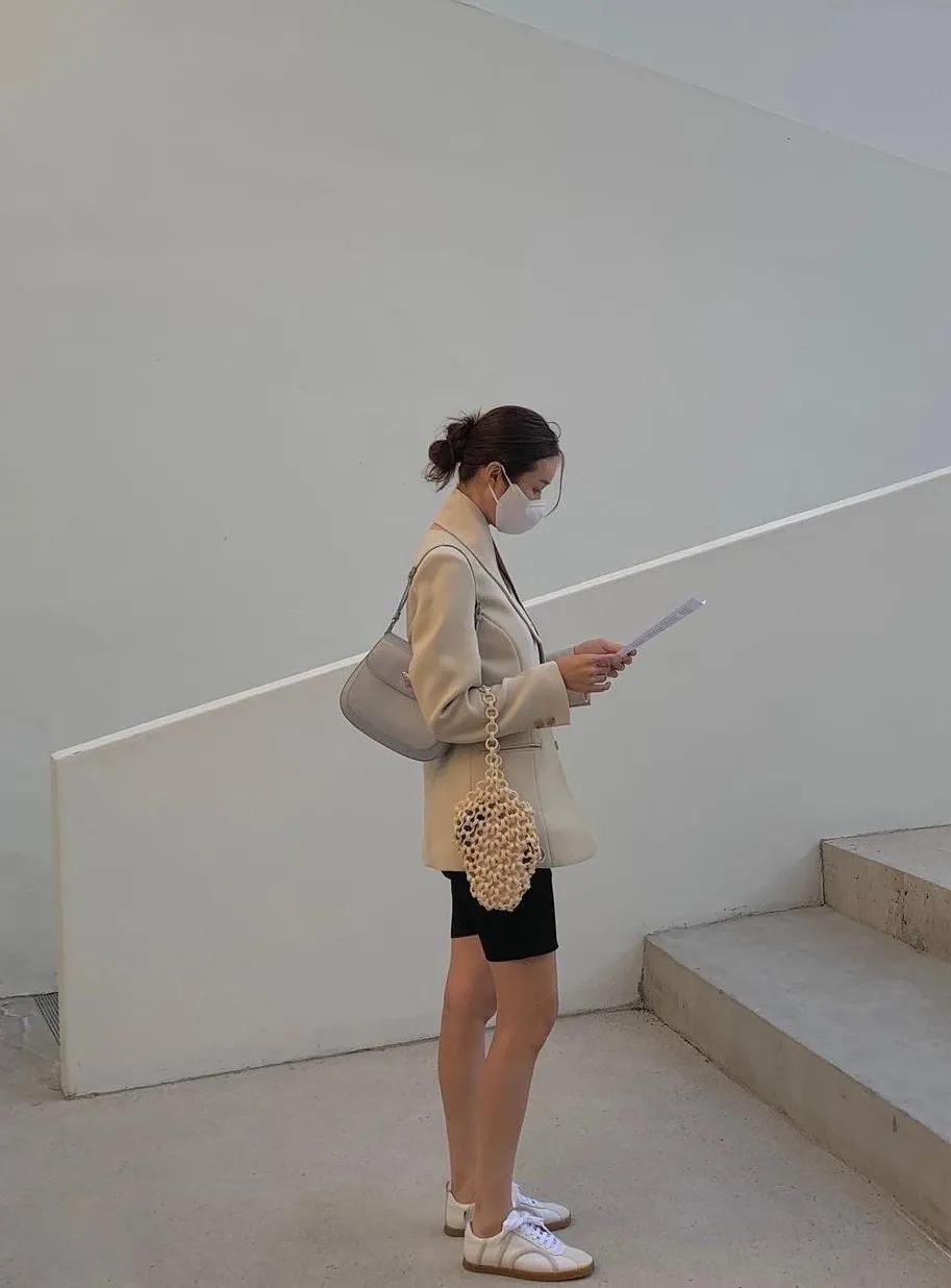 德训鞋奶油蓝白,白百何黑色德训鞋穿搭