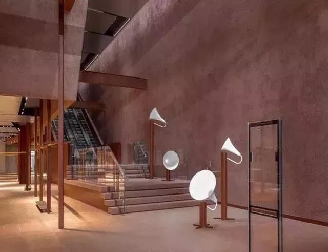 逆势而上的“快奢时尚”|WGSNXUR