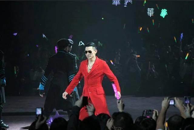 刘德华和周杰伦谁的专辑多,刘德华周杰伦歌坛地位