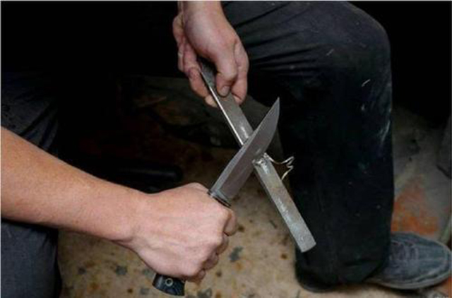 中国第一刀王耍菜刀,手工锻打菜刀福建刀王