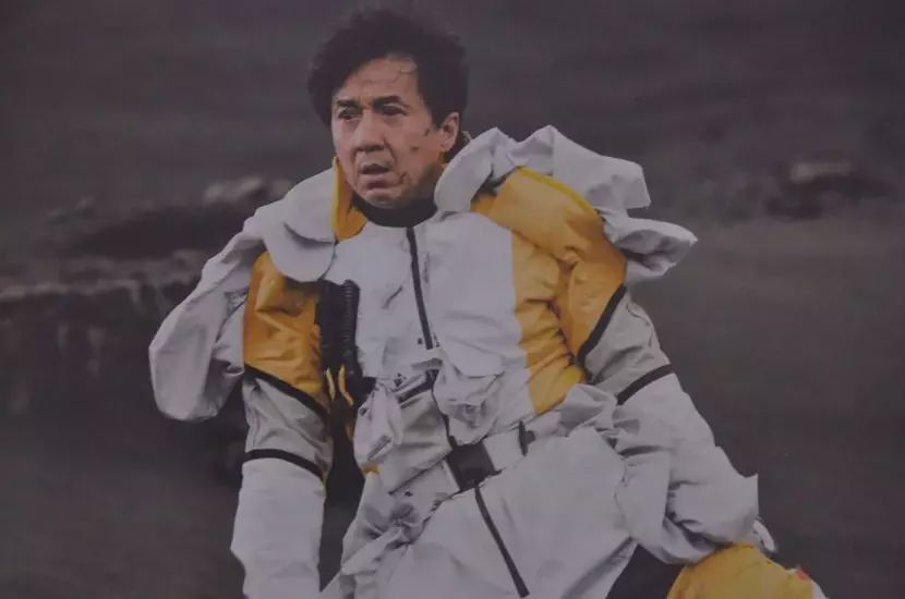 “斗战锦鲤”成龙，人生没有躺赢，只有拿命拼赢