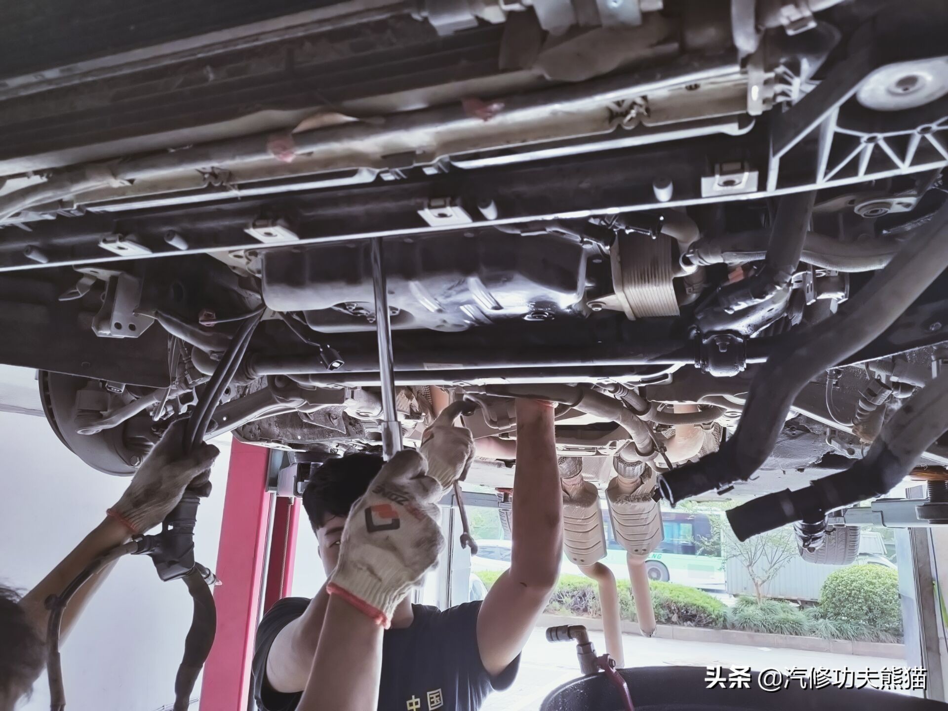 奥迪a8烧机油吗48v轻混,奥迪a8烧机油一千公里烧0.5正常吗