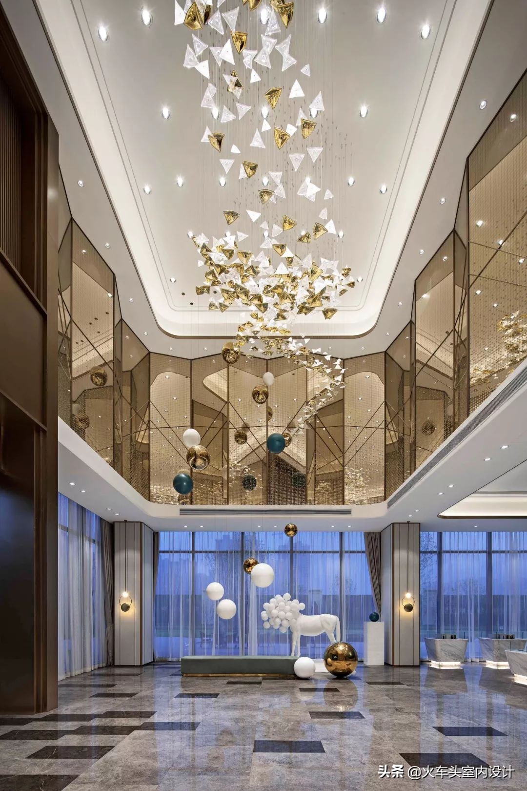 首发|以扇为媒,追寻东风西渐的灵动优雅