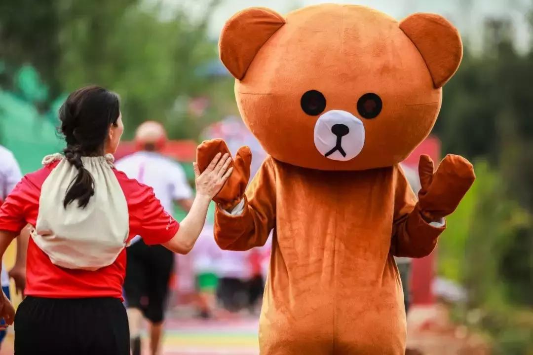 王珞丹成都活动,马拉松燃爆全城