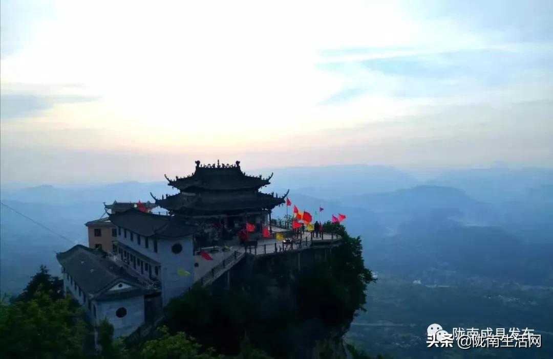 我叫成县,这是我2019年的自拍照