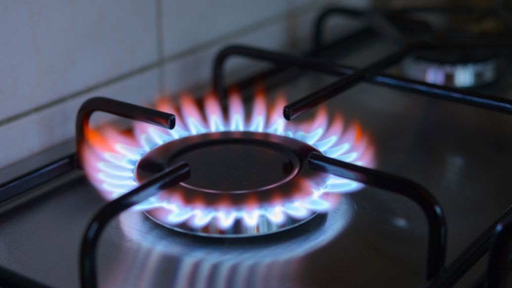 燃气灶红色火焰什么原因,老板燃气灶红色火焰怎么调蓝色