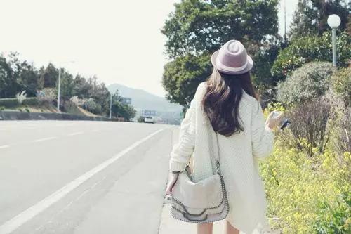 心里苦伤感无奈的句子，句句心酸！