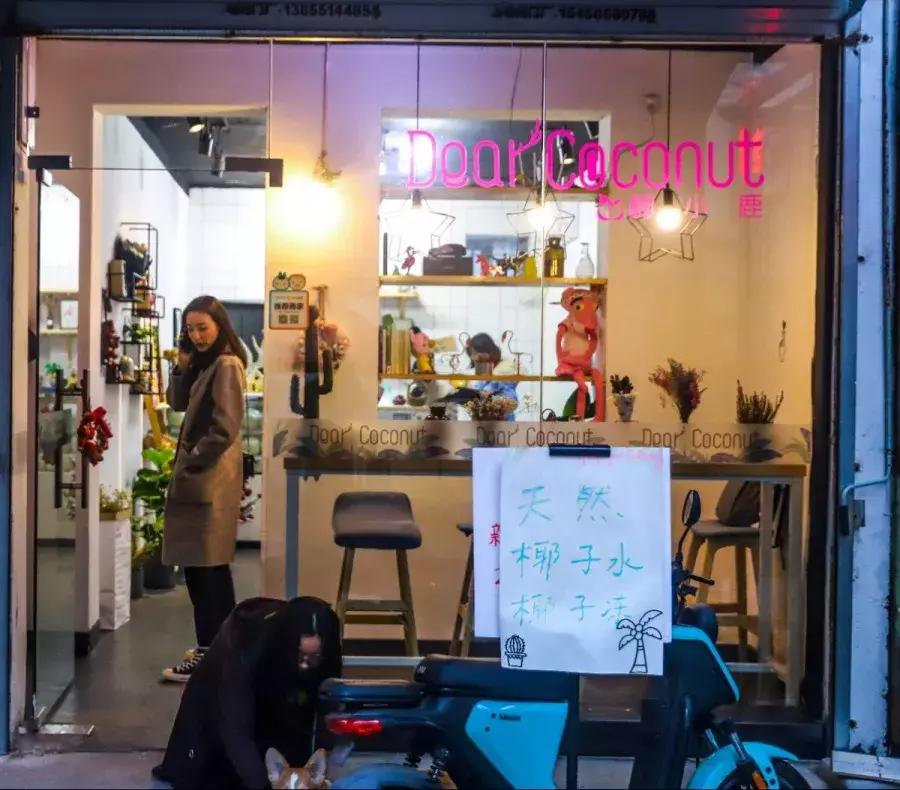 步行街椰子奶茶,泰国路边椰子甜品