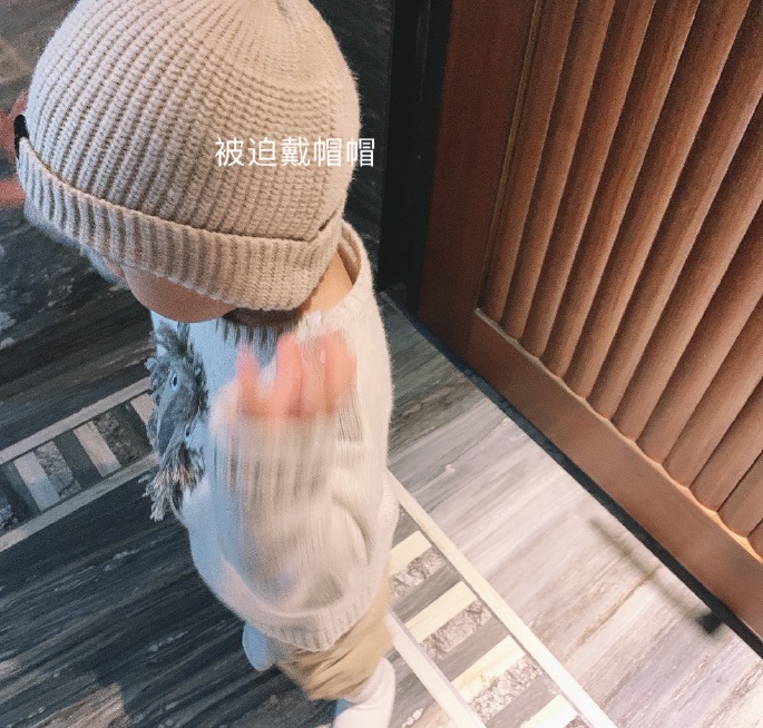 网红雪梨雇佣童工？儿子小豆子被迫营业，大夏天毛衣绒帽加身