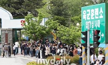 金俊勉长发短发对比图,金俊勉正脸照