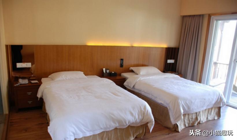 很美的天然溶洞温泉,清澈见底的自然岩洞温泉