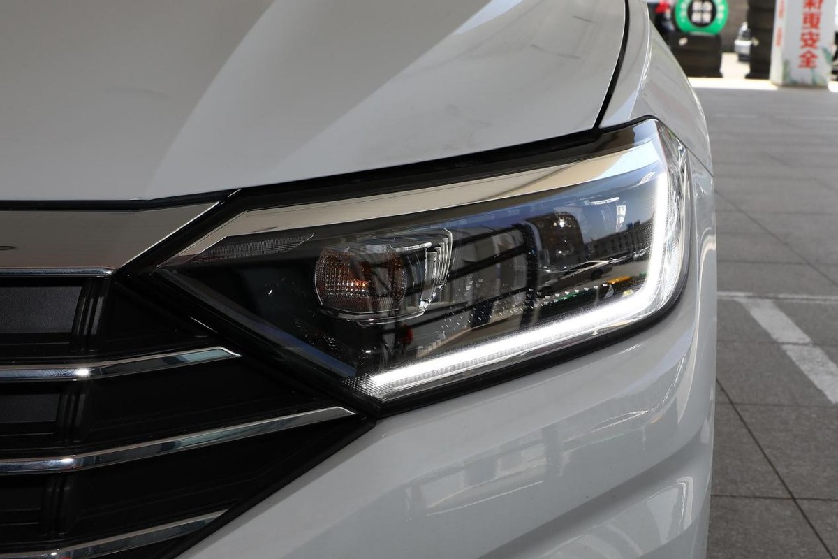 新款速腾1.4t底盘和座椅空间,油耗5.6升大众速腾