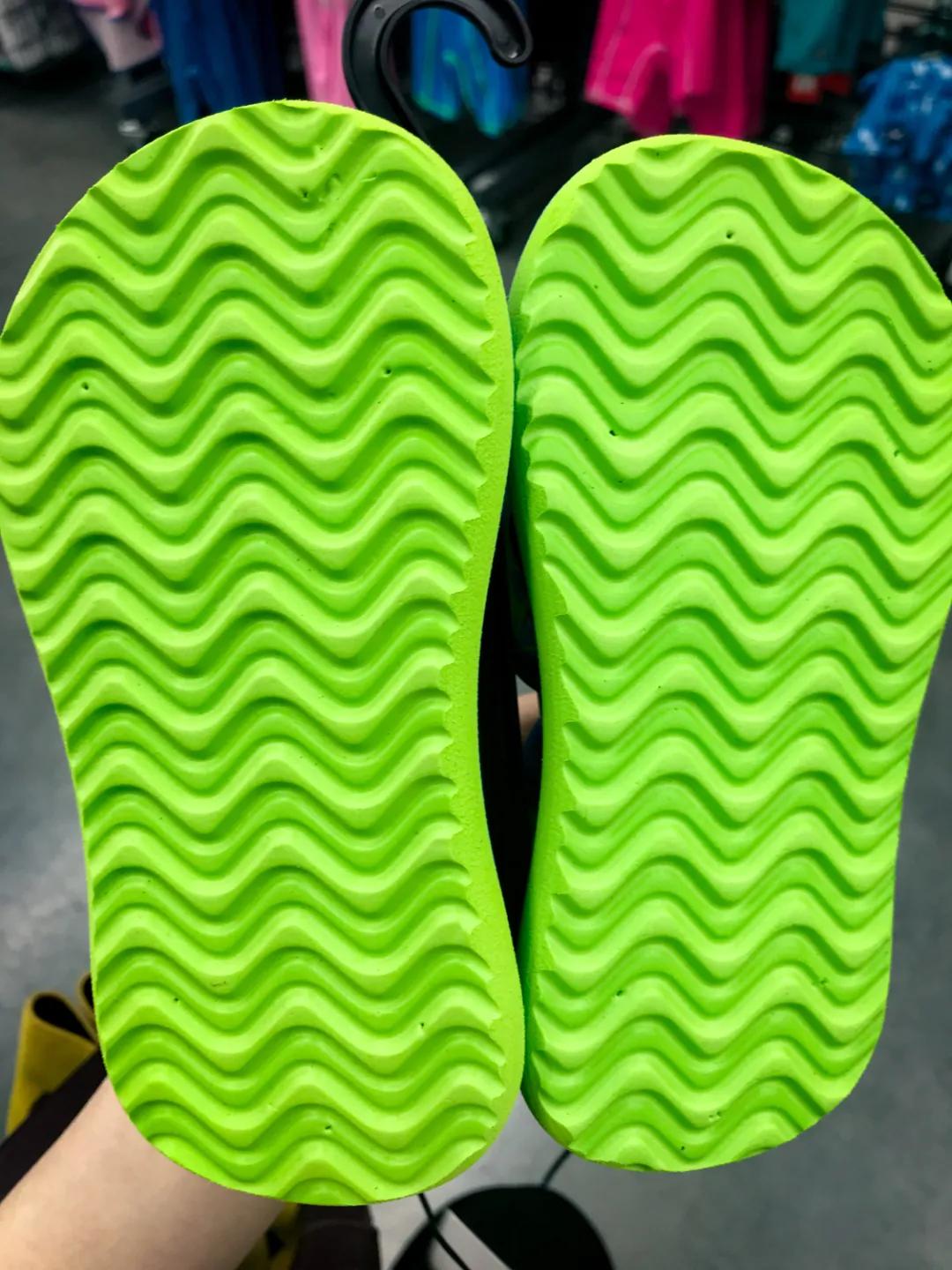 儿童哪一款凉鞋最好,哪个牌子的儿童凉鞋好穿推荐