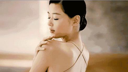 女生没有锁骨说明什么,香肩美背最快方法