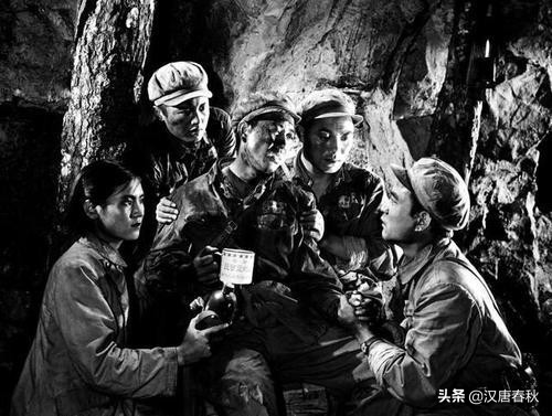 嗓子哑了、嘴唇裂开几道口子，坑道里一个苹果大家分着吃（连载）